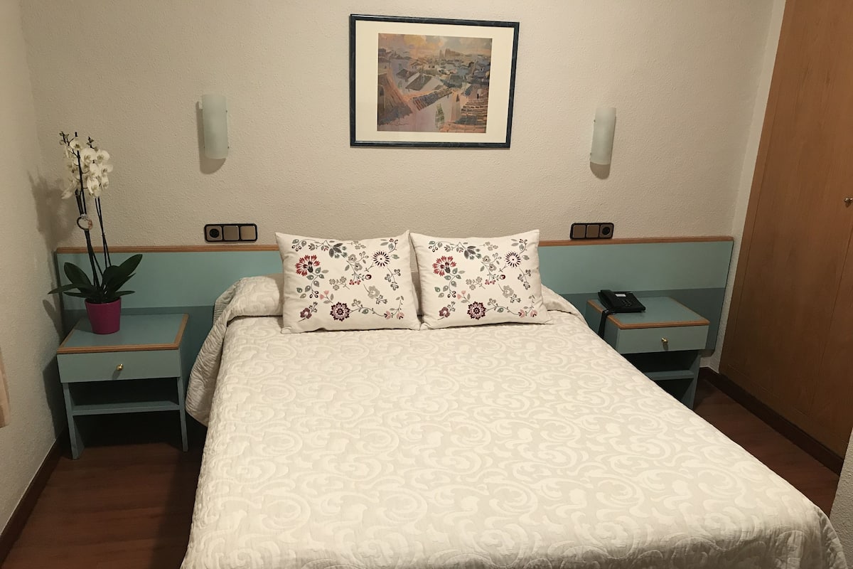 Doppel- oder Zweibettzimmer