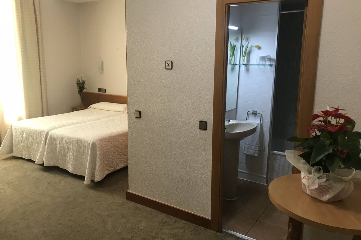 三人房 | 免费 WiFi、床单