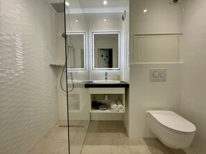 Comfort-Studio (2 personnes ) | Badezimmer | Dusche, kostenlose Toilettenartikel, Haartrockner, Handtücher