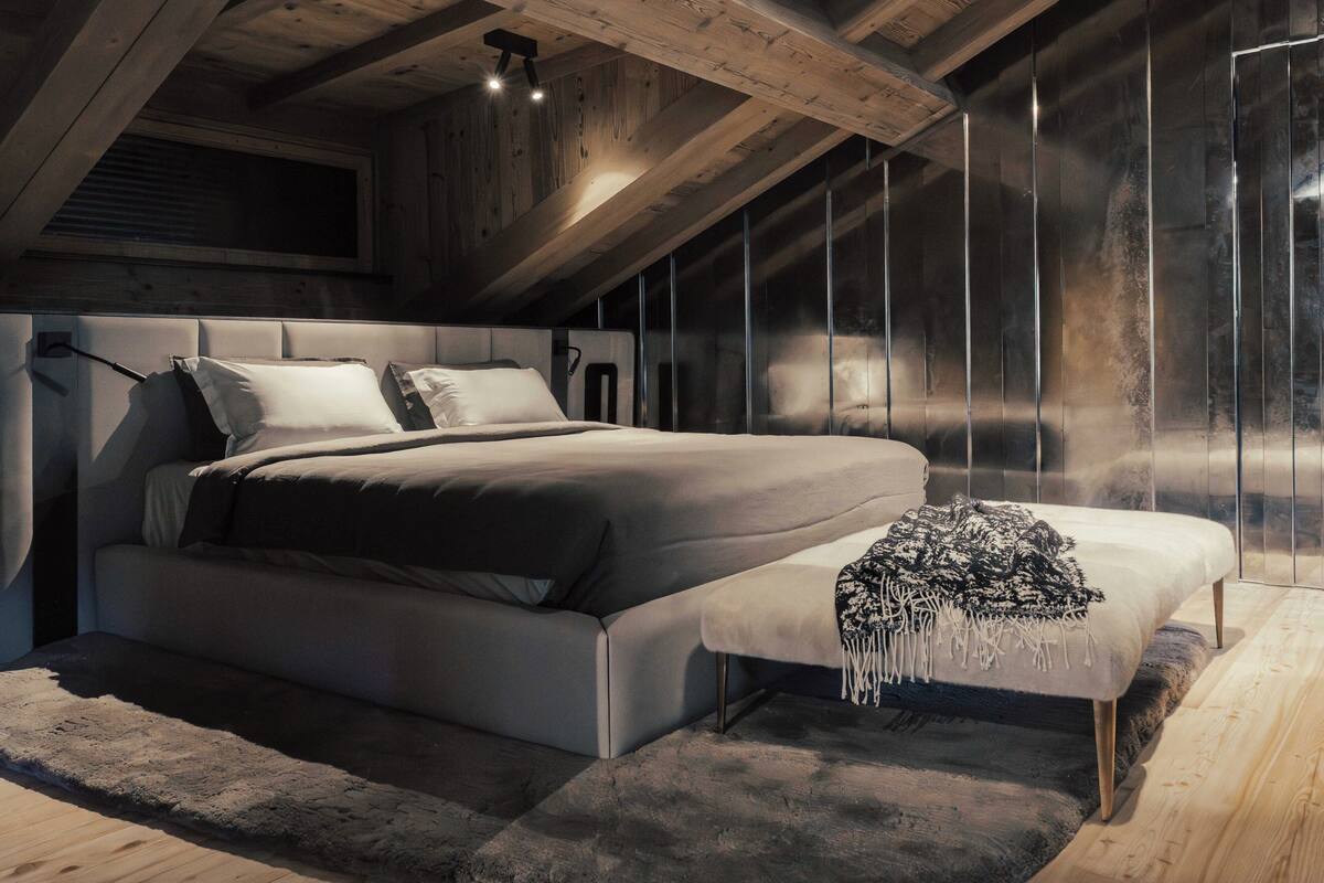Penthouse with Dolomites view by Henge | Sengetøy av topp kvalitet, dundyner og senger med Select Comfort-madrass