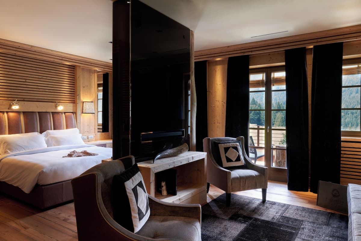 Suite Dolomiti open space, hydromassage tub, moutain view | 1 bedroom, premium bedding, down comforters, Select Comfort beds