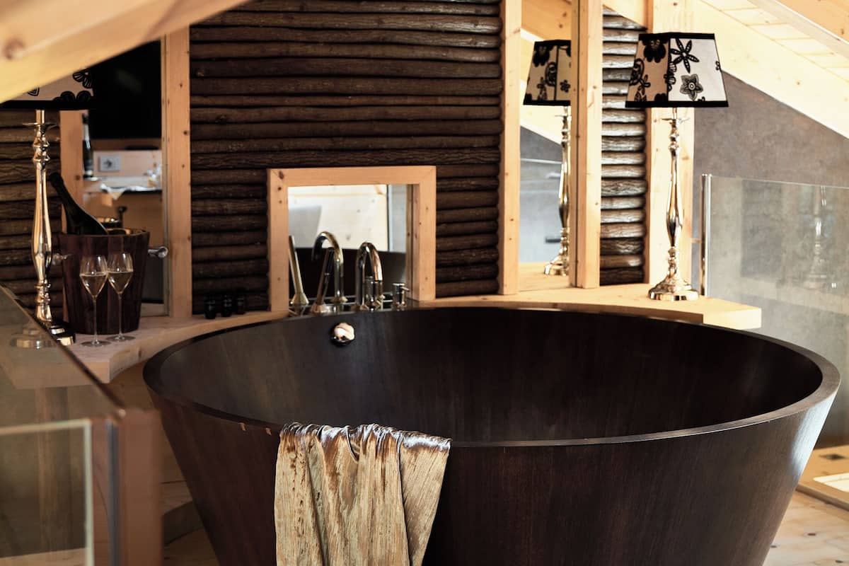 Romantic Suite, Bathtub, Mountain View | Bathroom | Free toiletries, hair dryer, bathrobes, slippers