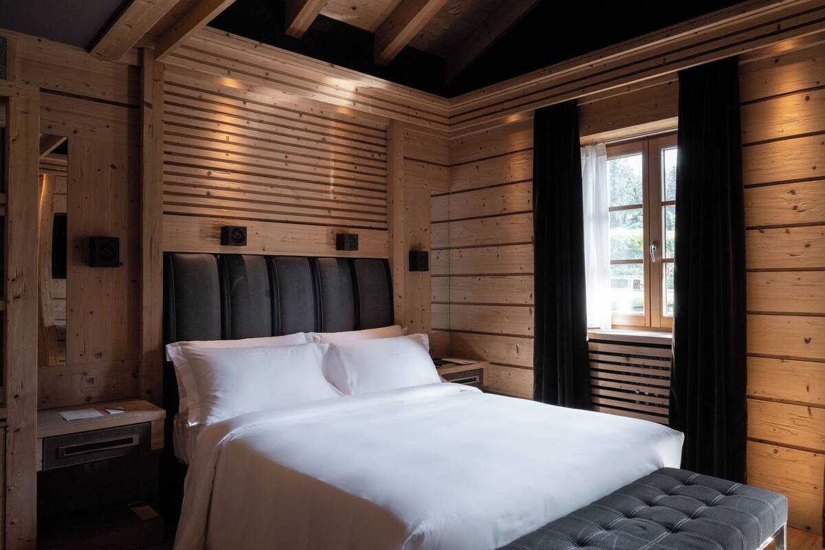 Two level Loft Deluxe, with balcony | Sengetøy av topp kvalitet, dundyner og senger med Select Comfort-madrass