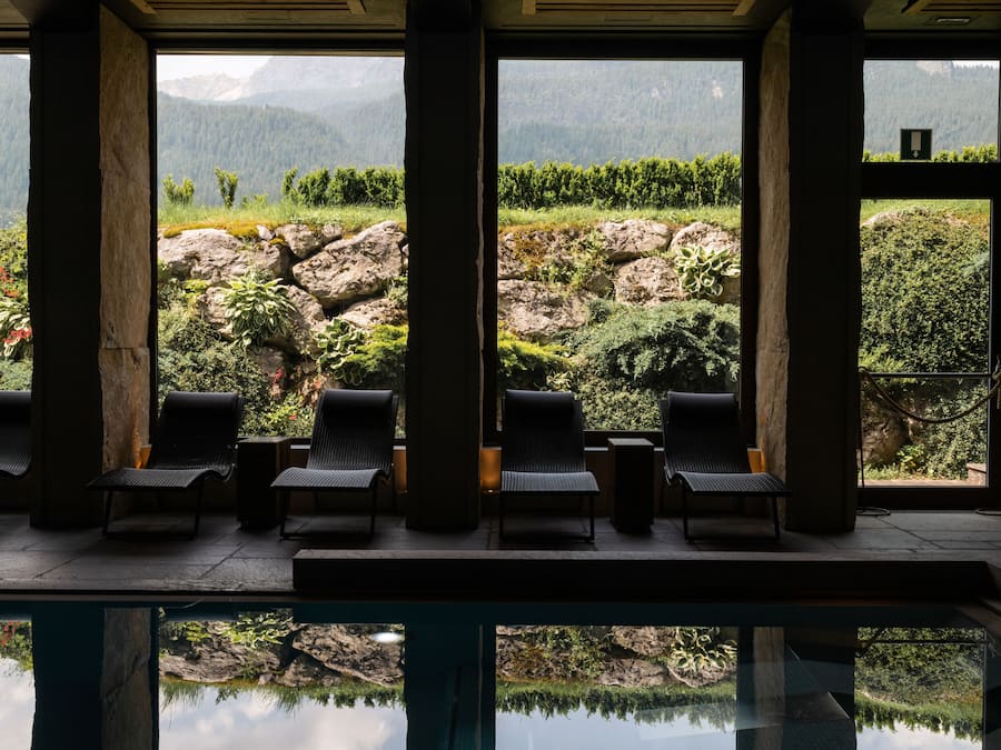 Couples treatment room(s), sauna, hot tub, steam room