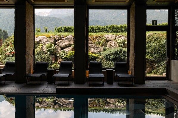 Salas de tratamiento para parejas, un sauna, una bañera de hidromasaje