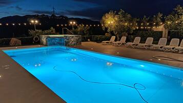 Seasonal outdoor pool, open 9 AM to 7:30 PM, pool umbrellas