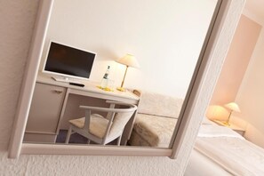 Desk, free WiFi, bed sheets - Hotel Reutereiche GmbH (Stavenhagen)