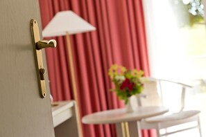 Bureau, Wi-Fi gratuit, draps fournis