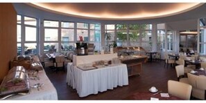 Dagelijks ontbijtbuffet (EUR 6.50 per persoon)