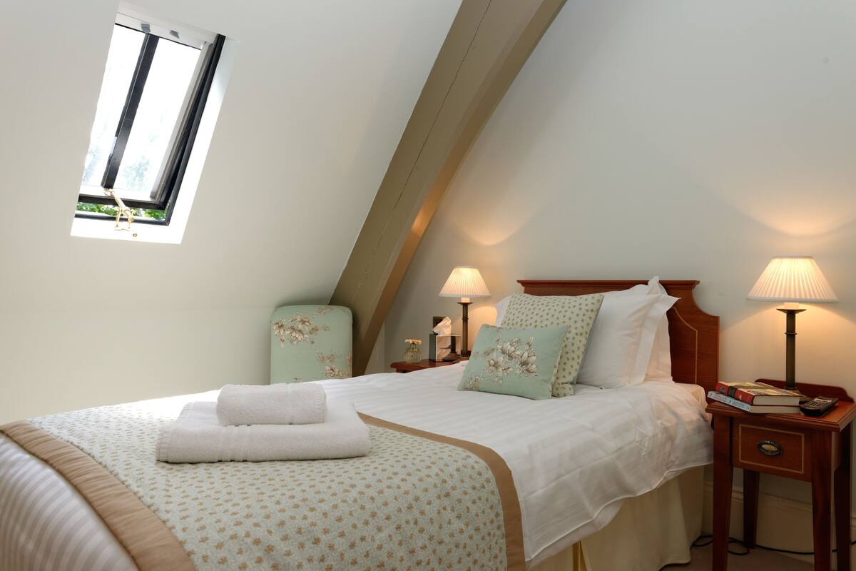 Classic Single Room, Private Bathroom