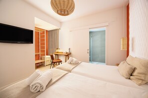 Cortinas blackout, tabla de planchar con plancha y wifi gratis 