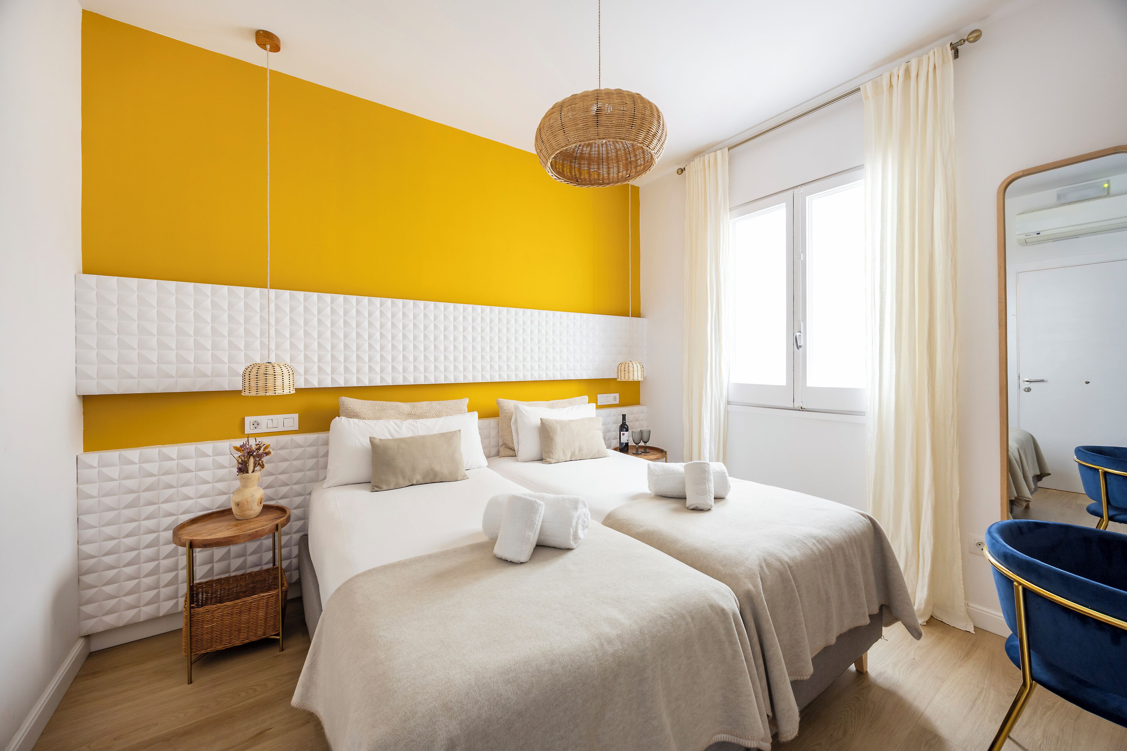 Habitación estándar con 2 camas individuales | Cortinas opacas, tabla de planchar con plancha, wifi gratis