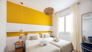 Quarto duplo standard | Cortinas blackout, ferros/tábuas de passar roupa, Wi-Fi de cortesia