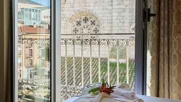 Suite Deluxe, cocina | Sábanas de algodón egipcio, ropa de cama de alta calidad y edredón