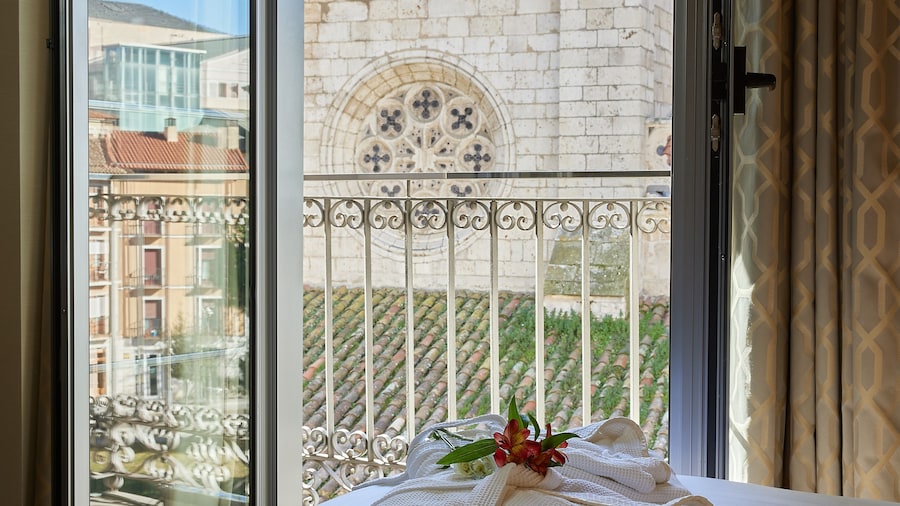 Nexus Valladolid Suites & Hotel