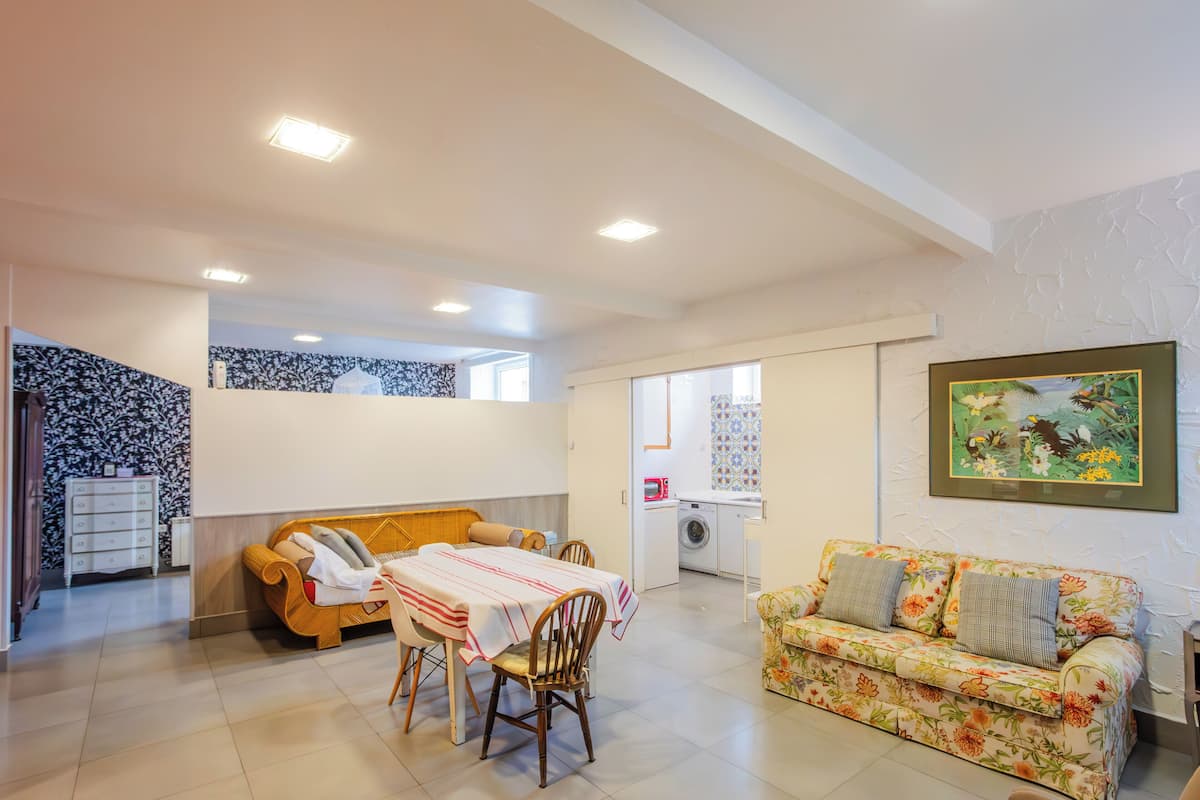 Apartamento familiar (4 people) | Zona de estar | Una televisión de pantalla plana