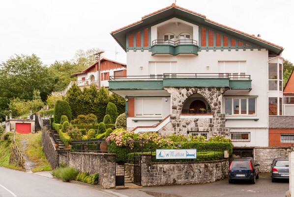 Fachada de la propiedad