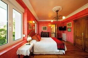 1 habitación, decoración personalizada y muebles diferentes 