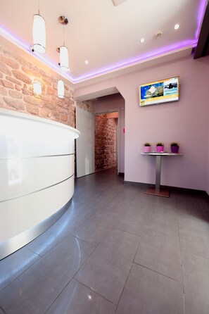 Reception - Sweet Hotel (Paris)