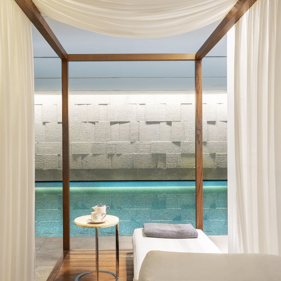 Couples treatment rooms, sauna, steam room, body treatments