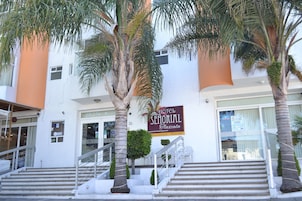 Fachada de la propiedad