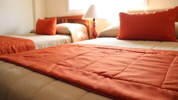 Habitacion Estandar Doble | Premium bedding, in-room safe, laptop workspace, blackout drapes