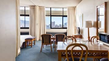 Standard Apartment, 1 Double Bed | In-room dining
