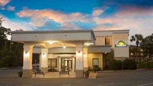 A Days Inn hotel with a modern design, featuring a covered entrance and a visible parking area. - Days Inn by Wyndham Valdosta/Near Valdosta Mall (Valdosta)