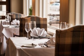 2 restauranter: frokost, lunsj og middag serveres