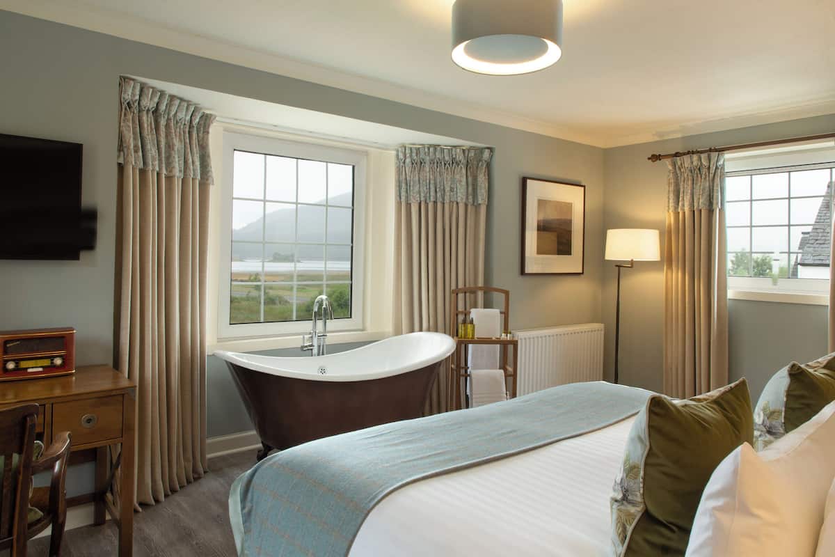 Junior Suite | Desk, iron/ironing board, free WiFi, bed sheets