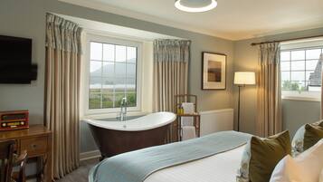 Junior Suite | Desk, iron/ironing board, free WiFi, bed sheets
