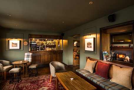 2 bars/lounges. The Glencoe Inn