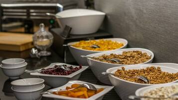 Daily English breakfast (GBP 24.75 per person)