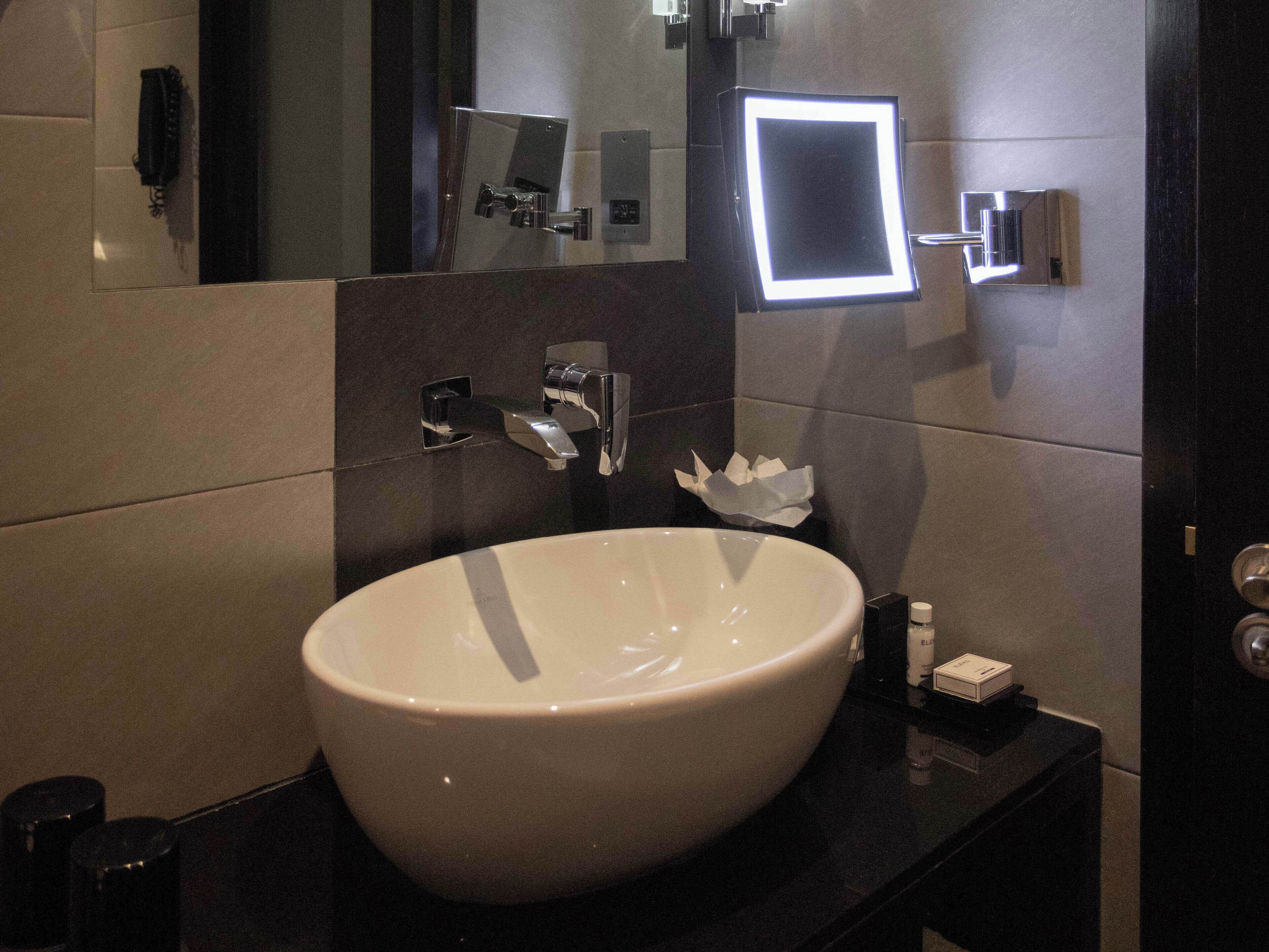 combined shower/bathtub, deep-soaking bathtub, rainfall showerhead