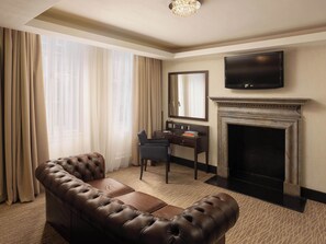 Studiosuite | Sengetøy av topp kvalitet, minibar, safe på rommet og skrivebord