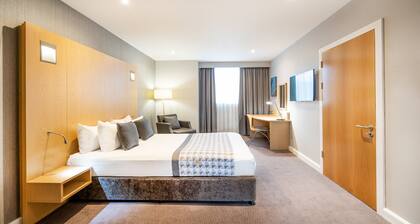 Holiday Inn London - Luton Airport by IHG
