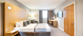 Holiday Inn London - Luton Airport by IHG