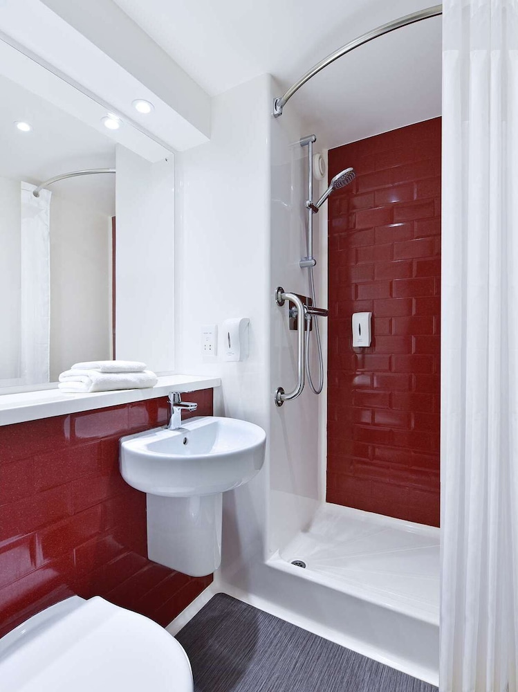 Travelodge Manchester Central Arena - 16