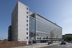 Exterior - Travelodge London Twickenham (Twickenham)