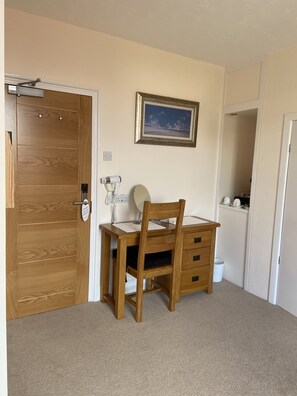 Chambre Double Deluxe, salle de bains attenante, vue partielle sur la mer (Room 3)