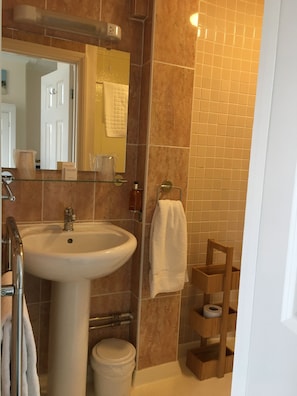 Chambre Double Deluxe, salle de bains attenante, vue partielle sur la mer (Room 3) | Salle de bain