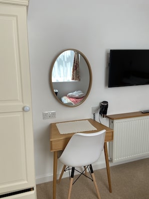 Superior Single Room, Ensuite (Room 5) - The Clarence (Weymouth)