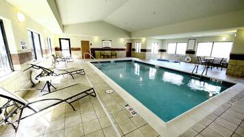 Indoor pool, sun loungers