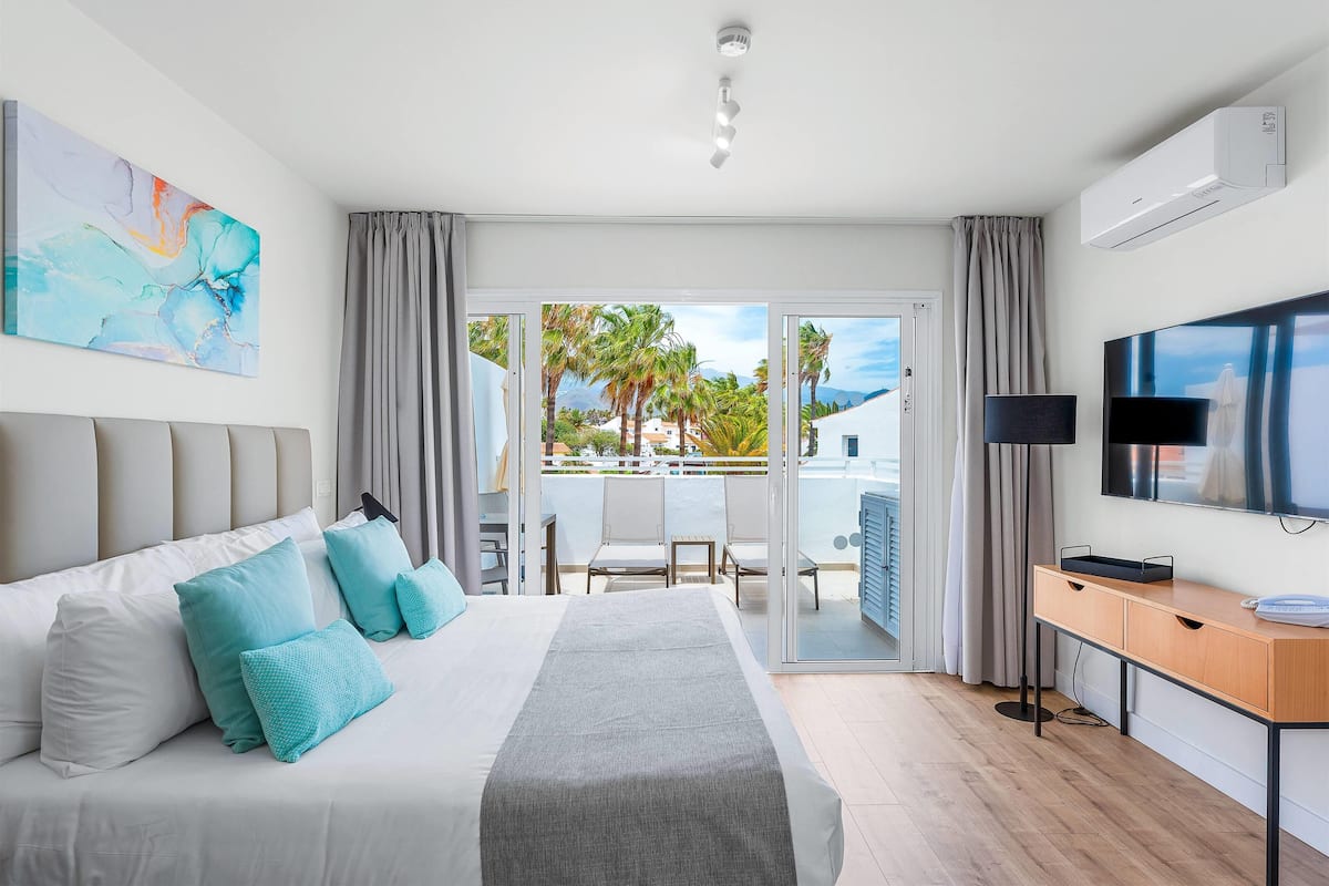 2 bedrooms, in-room safe, laptop workspace, iron/ironing board
