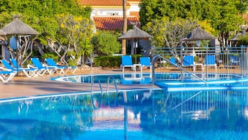 Outdoor pool, open 9:30 AM to 7:00 PM, pool umbrellas, pool loungers
