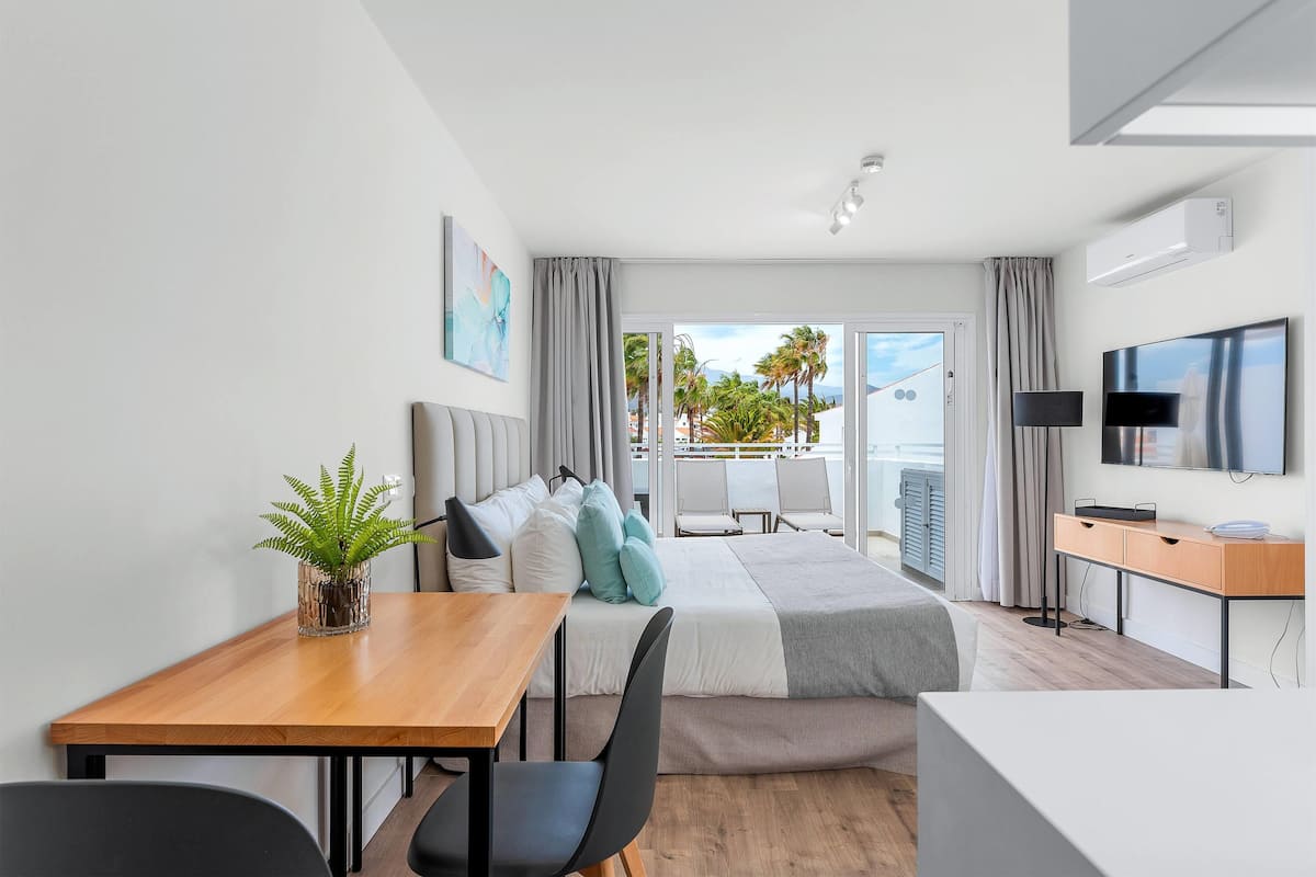 2 bedrooms, in-room safe, laptop workspace, iron/ironing board
