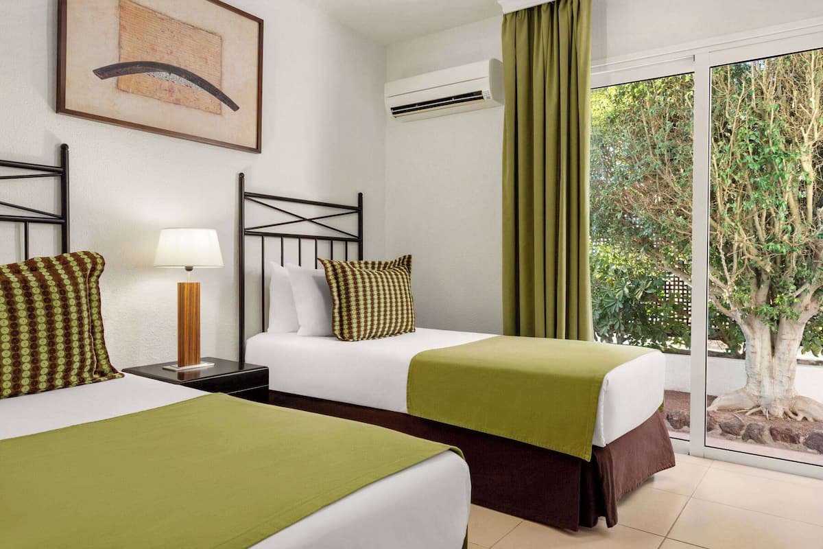 Pengeskab på værelset, arbejdsområde til bærbare computere