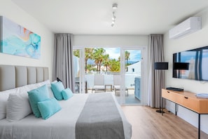 Studio | Living area | 32-inch LCD TV with satellite channels, TV, ping pong