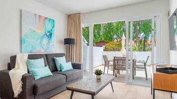 高级公寓, 1 间卧室 | 客房内保险箱、笔记本电脑工作区、熨斗/熨衣板、免费 WiFi