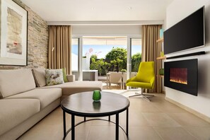 Villa de lujo, 2 habitaciones, hidromasaje | Caja de seguridad en la habitación y espacio para trabajar con laptop 